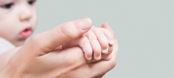 gty_mother_holds_babys_hand_ll_120110_wmain